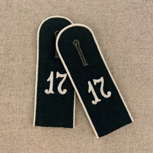Waffenrock Shoulderboards